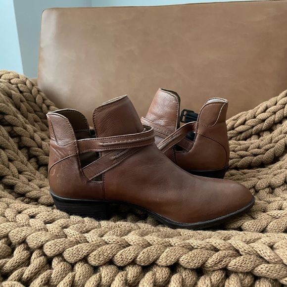 Diba Women’s Brown Leather Ankle Boots Size 6. - Picture 2 of 3